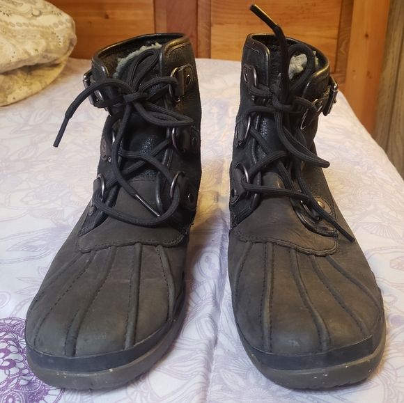 Ugg Cecile Duck Boots Women's Size 8 Waterproof Black Leather+Sherpa Gorpcore - Picture 6 of 16